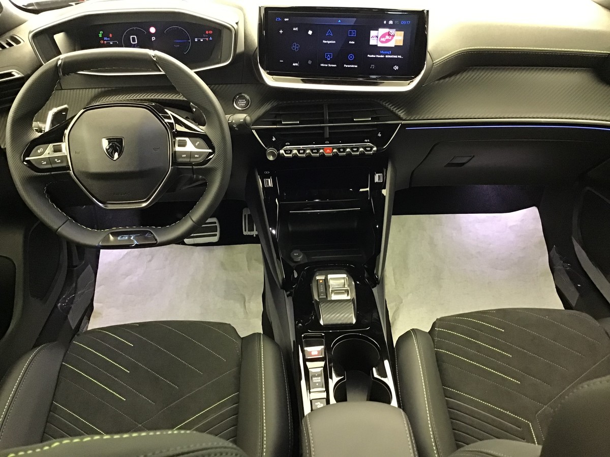 
								PEUGEOT 2008 HYBRID 145 GT SUV 4×2 full									