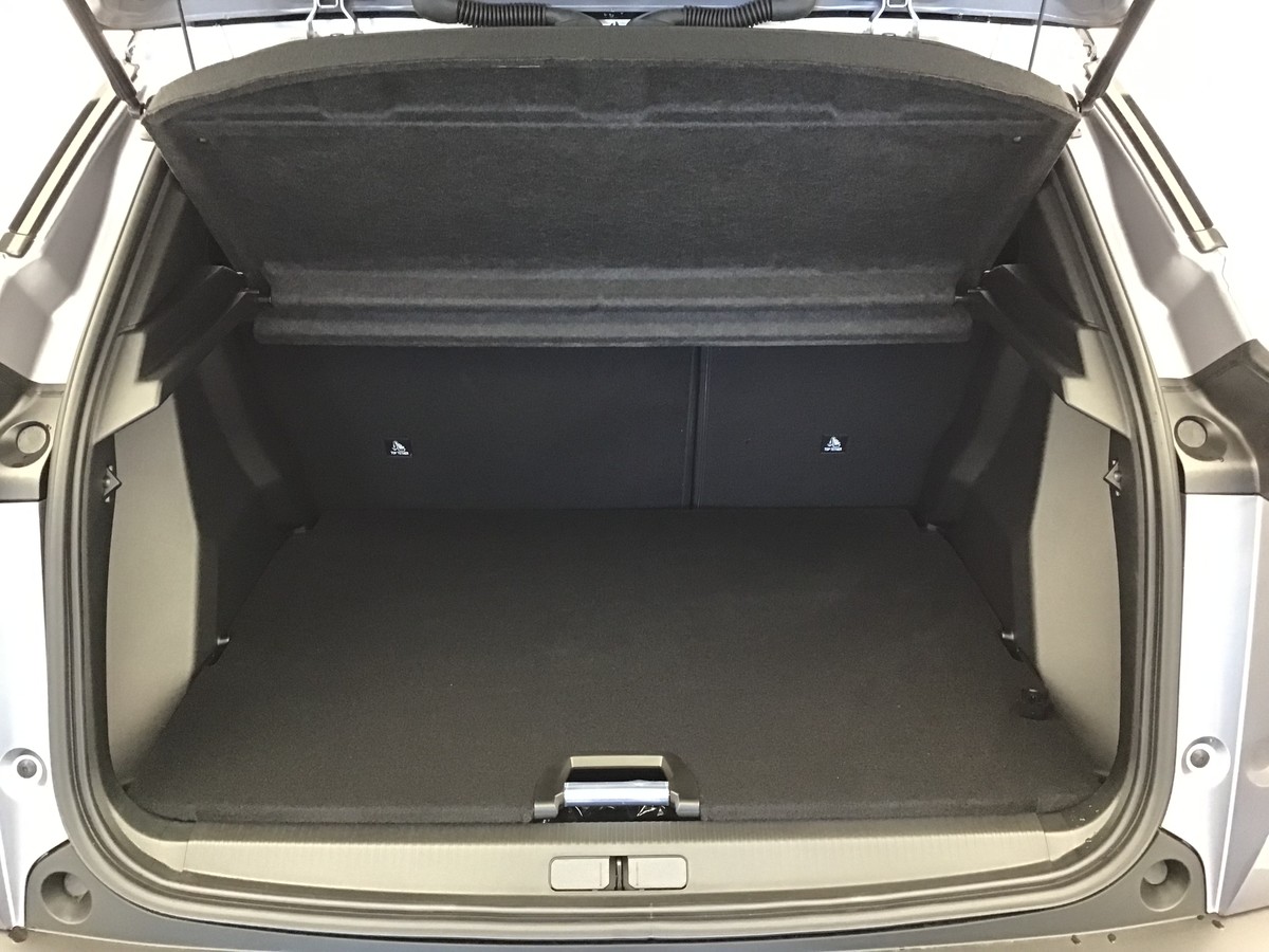 
								PEUGEOT 2008 HYBRID 145 GT SUV 4×2 full									