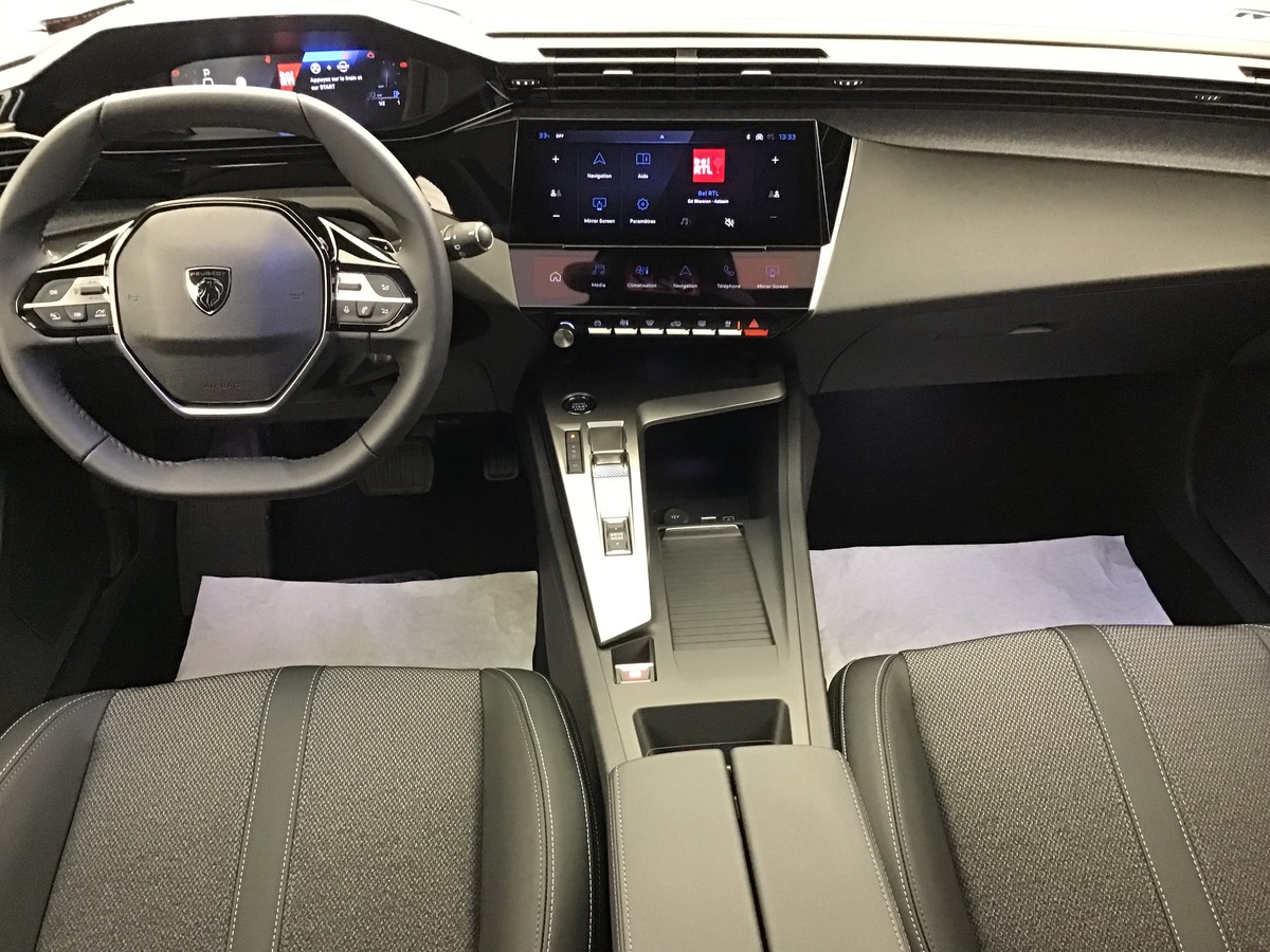 
								PEUGEOT 308 PHASE 3 ALLURE Berline full									