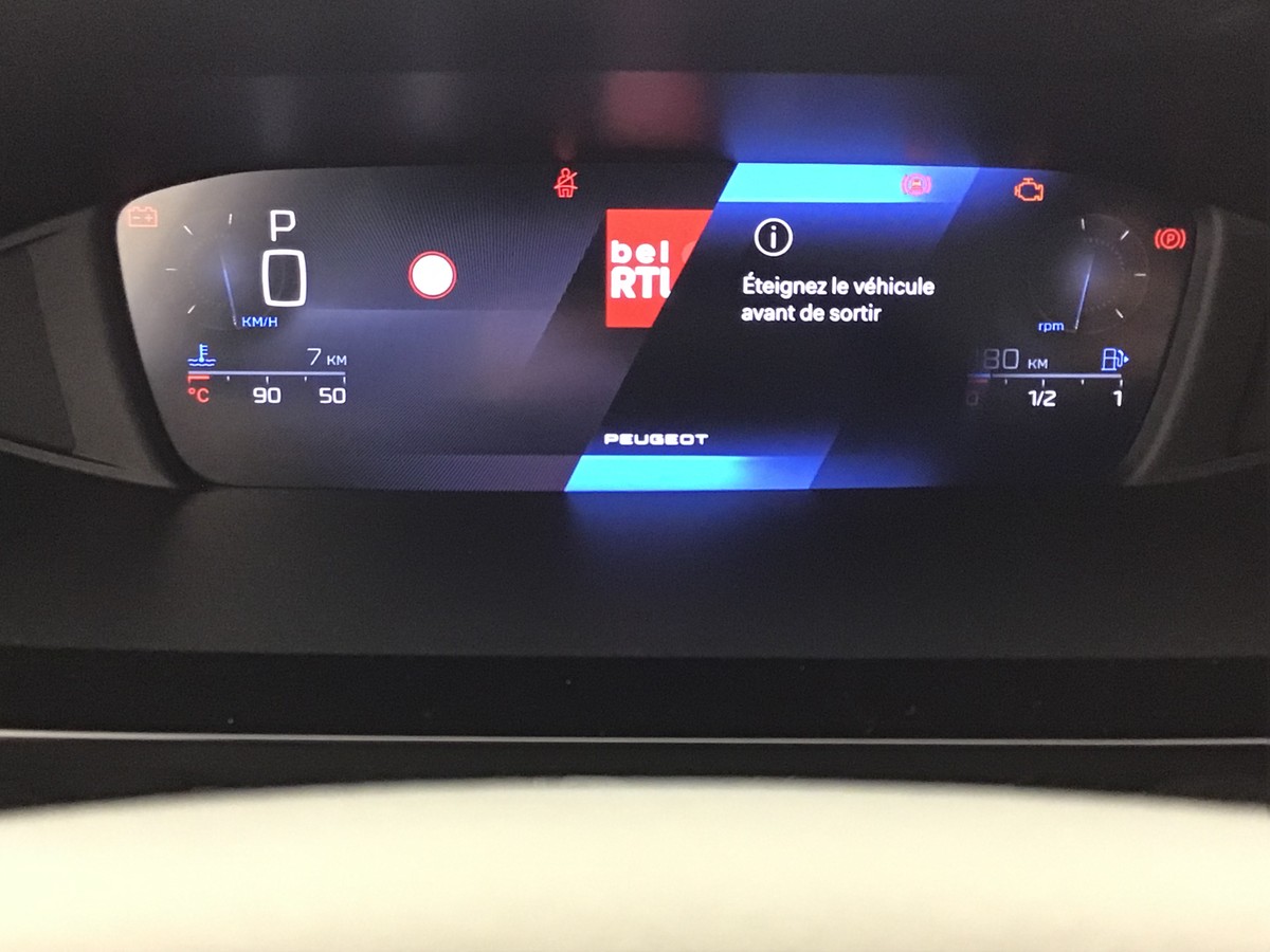 
								PEUGEOT 308 PHASE 3 ALLURE Berline full									