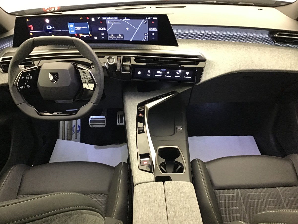 
								PEUGEOT 3008 PHASE 4 GT SUV 4×2 full									