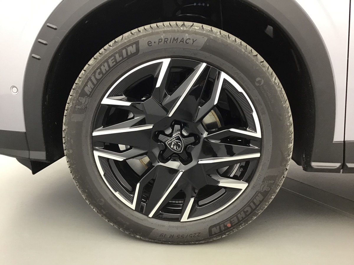 
								PEUGEOT 3008 PHASE 4 GT SUV 4×2 full									