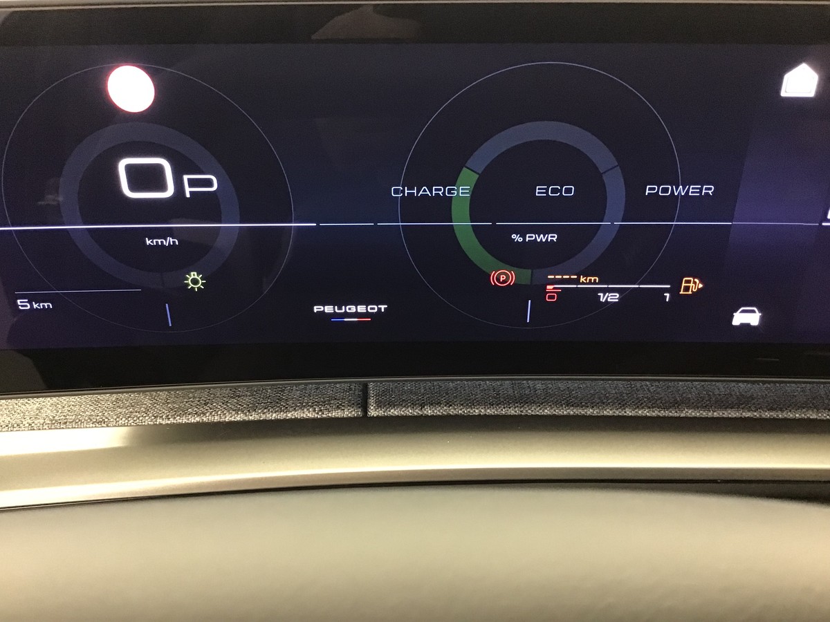 
								PEUGEOT 3008 PHASE 4 GT SUV 4×2 full									