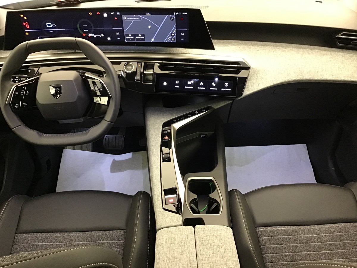 
								PEUGEOT 3008 PHASE 4 ALLURE BUSINESS SUV 4×2 full									