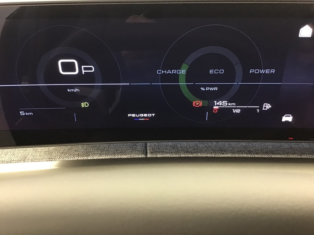 
								PEUGEOT 3008 PHASE 4 ALLURE BUSINESS SUV 4×2 full									