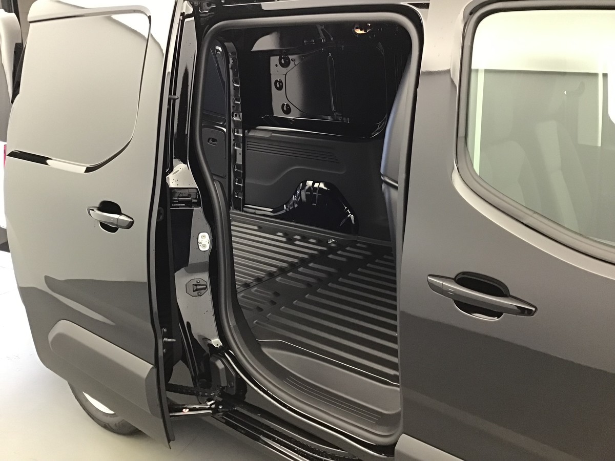 
								OPEL COMBO CARGO XL HEAVY 950 KG VAN VU full									