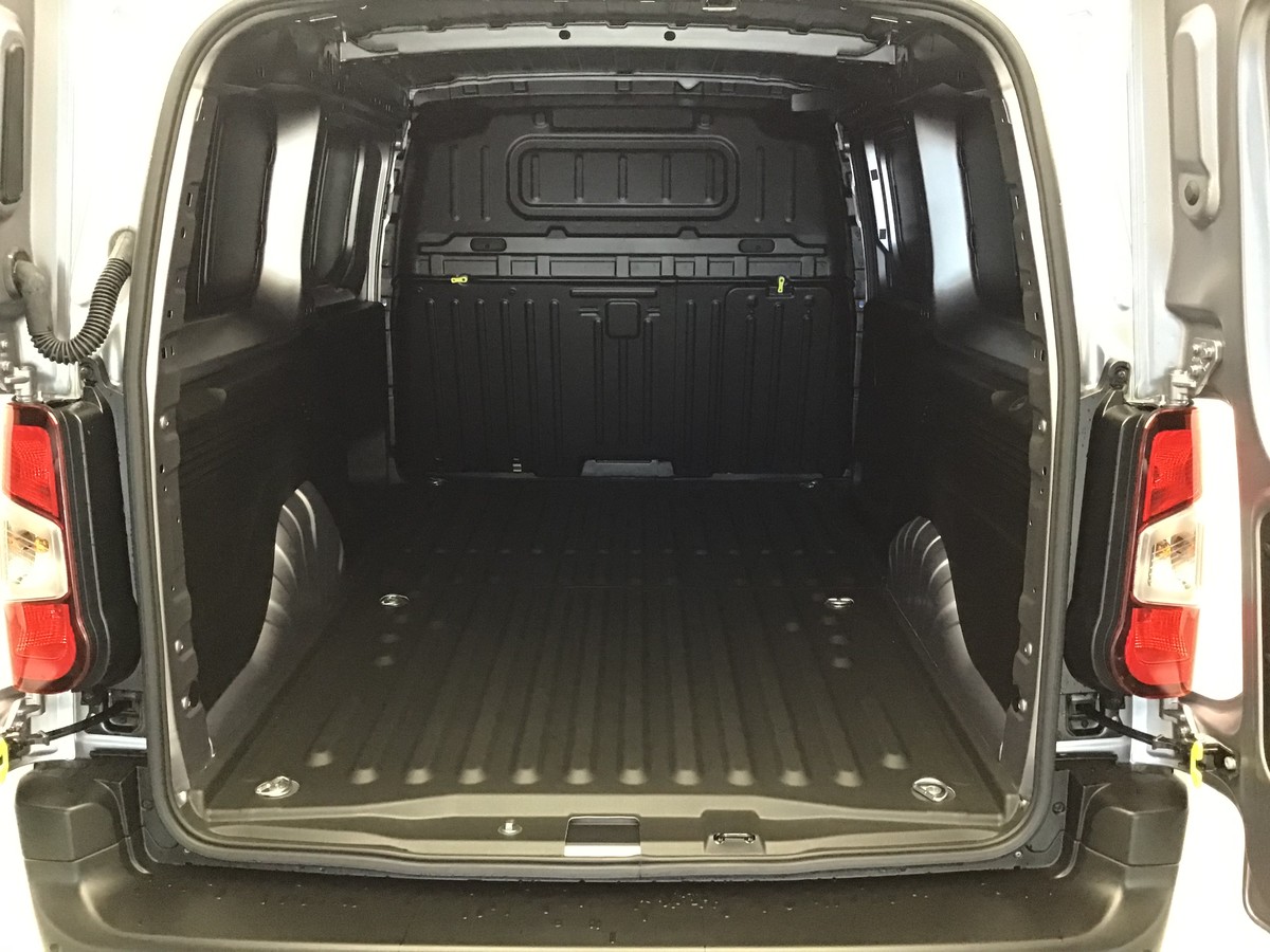 
								OPEL COMBO CARGO XL HEAVY 950 KG VAN VU full									