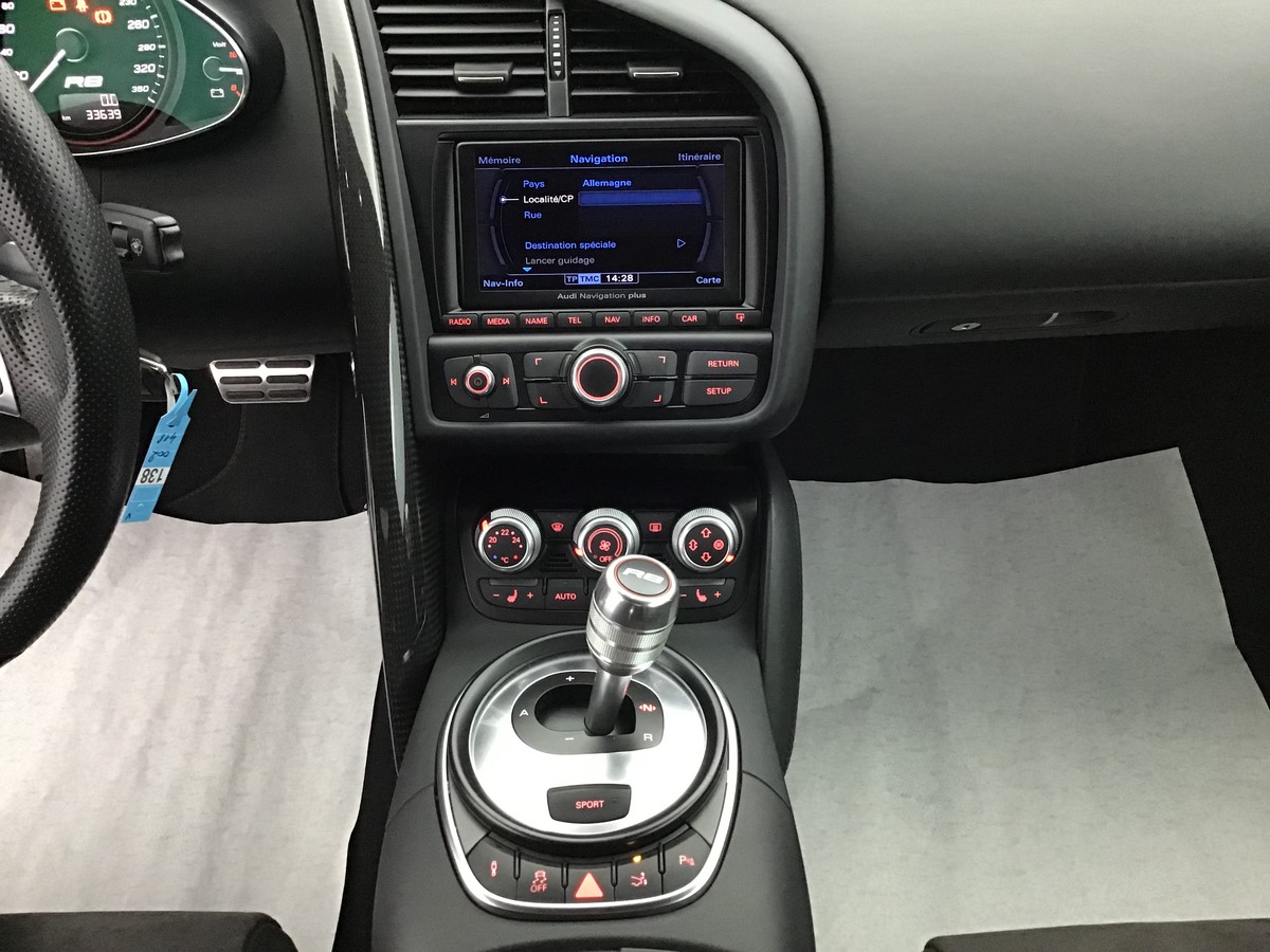 
								AUDI R8 SPYDER Cabriolet full									