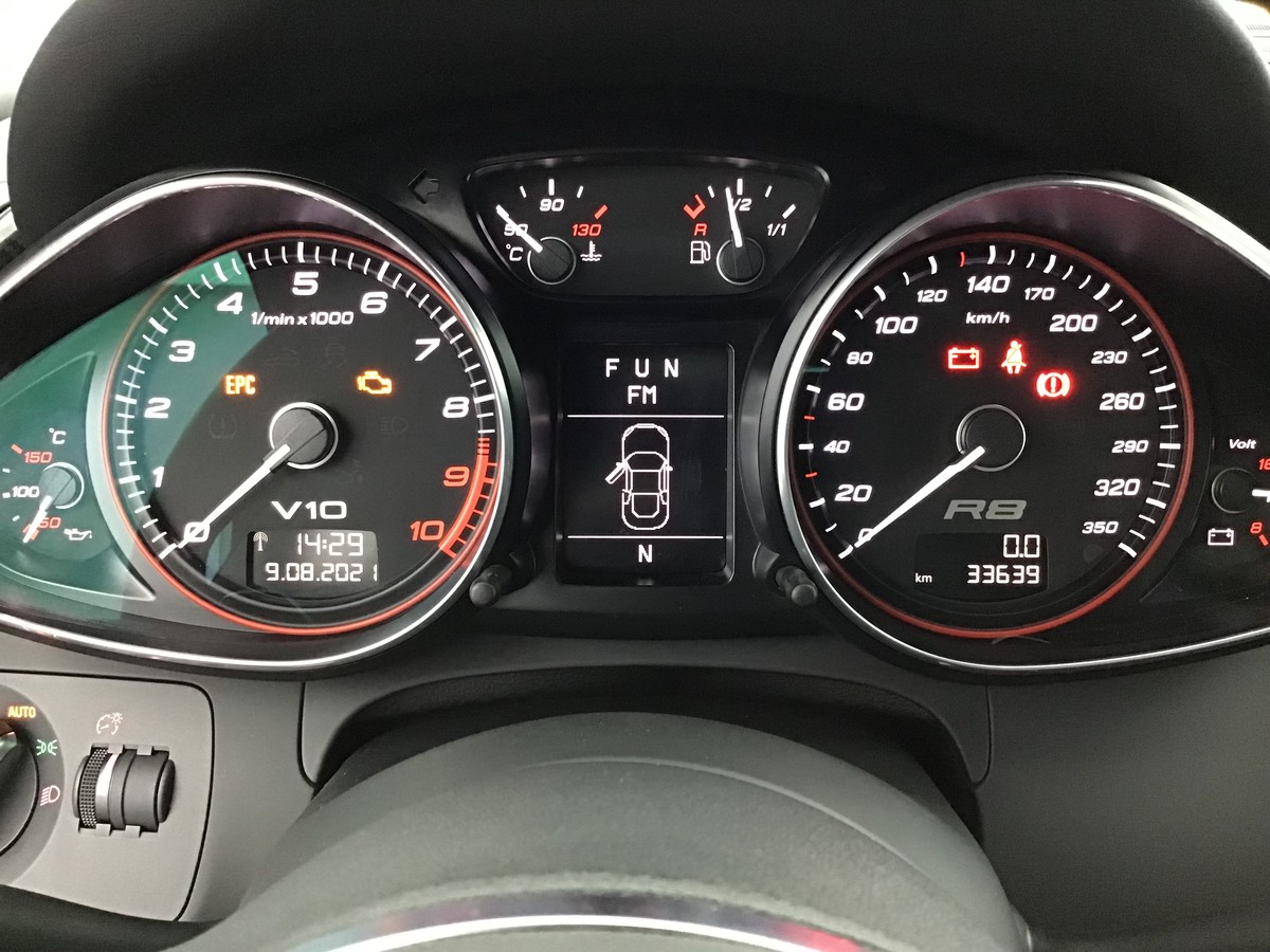 
								AUDI R8 SPYDER Cabriolet full									