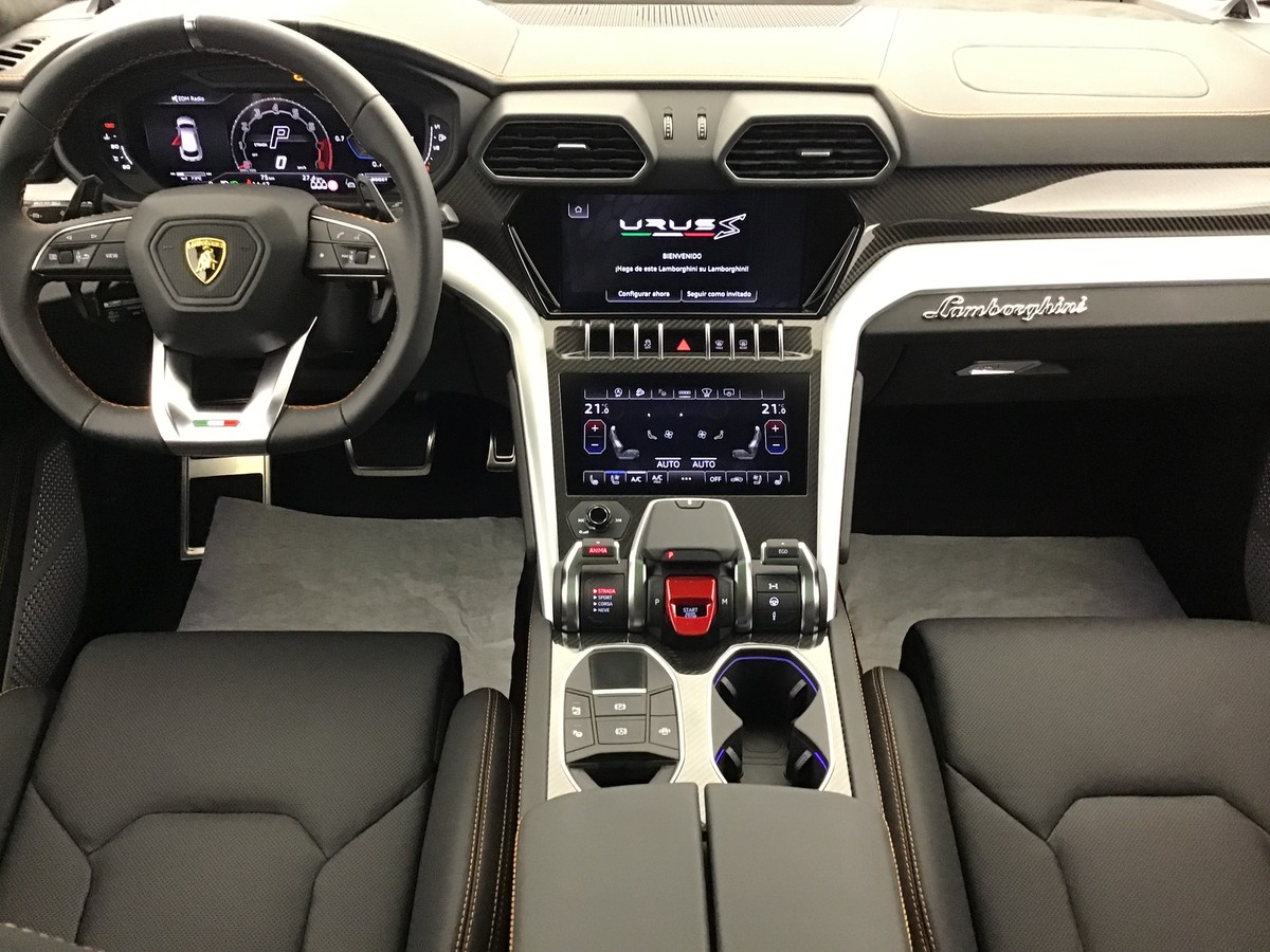 
								LAMBORGHINI URUS S SUV 4X4 full									